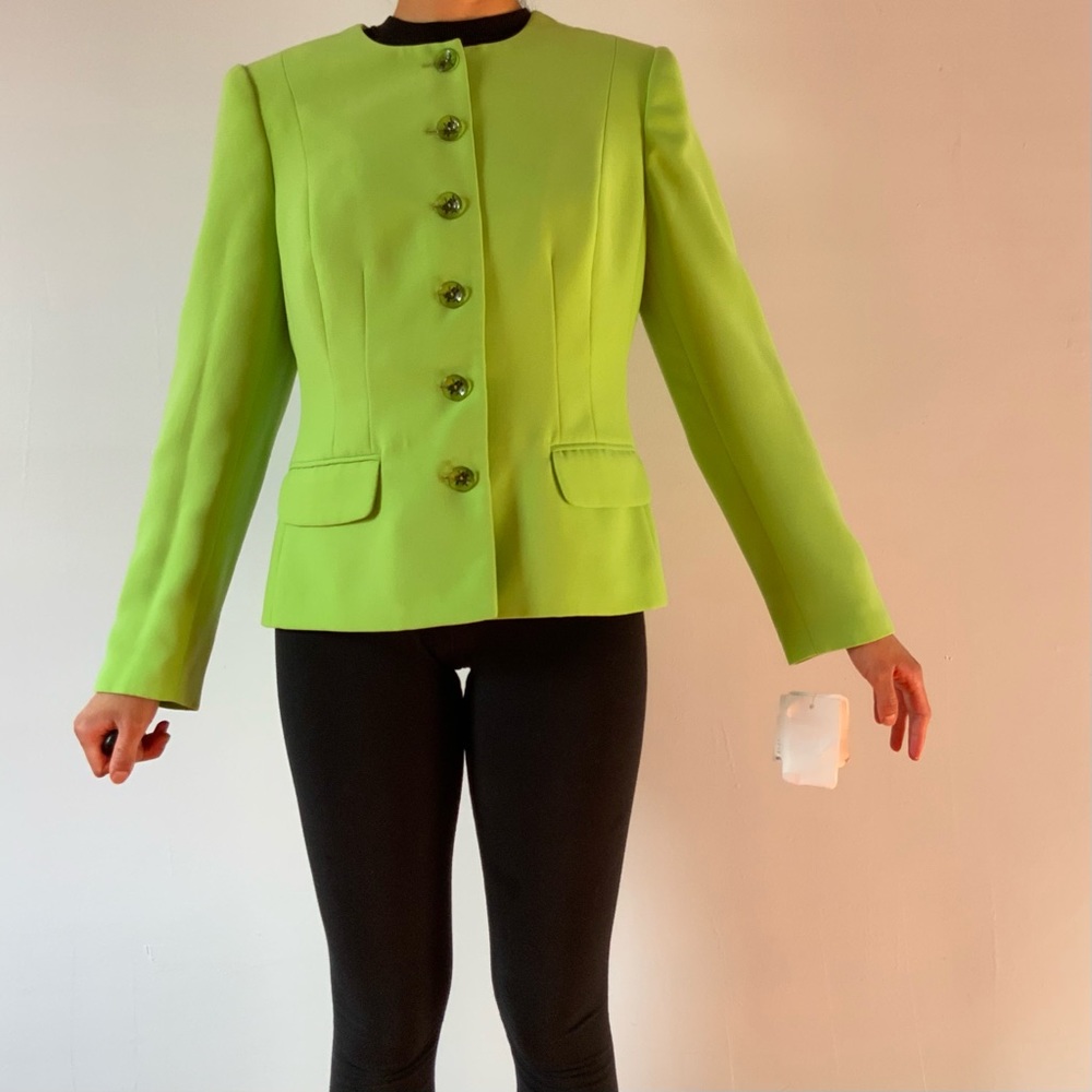 Green blazer in new condition! Never worn still has tags! It’s a size 10.
